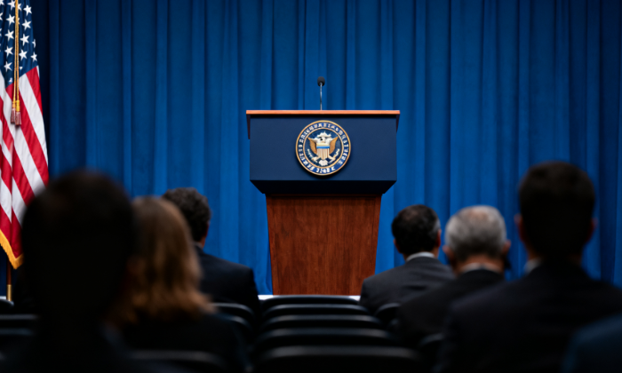 美国如何避免破产？马斯克：AI与机器人才是拯救债务危机的关键