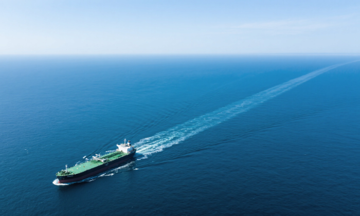 伊朗掌控霍尔木兹海峡通行决定权！日均仅放行2艘油轮，400艘被困